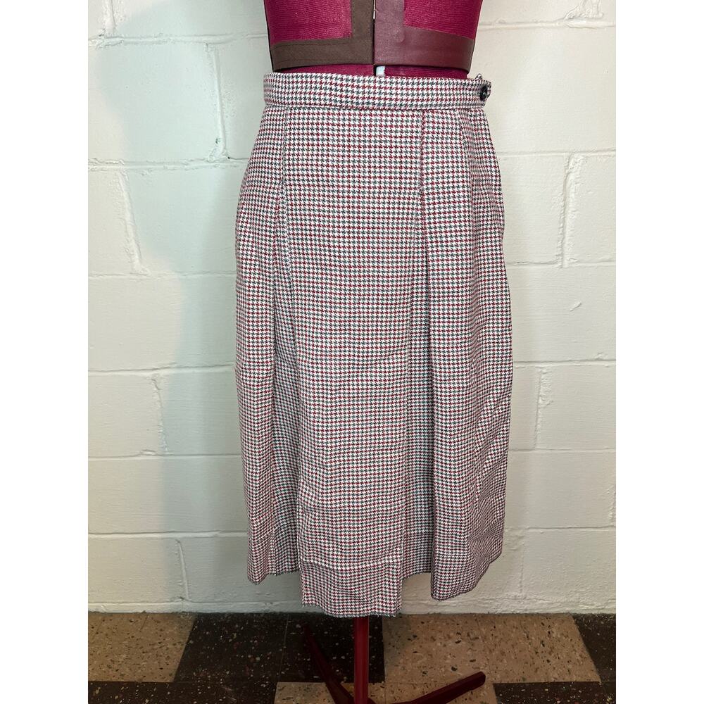 Skirt pleat front checked red green